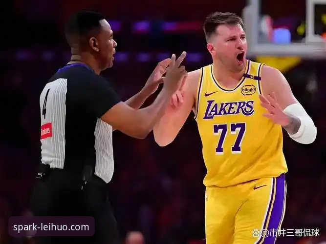 雷火电竞赛事直播哪个好 东契奇单骑救主 vs 团队多点开花:一场数据盛宴背后的观赛平台选择